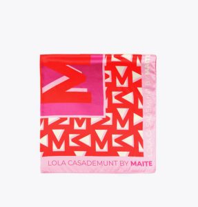 Pañuelo estampado monograma rojo y rosa LOLA CASADEMUNT By Maite