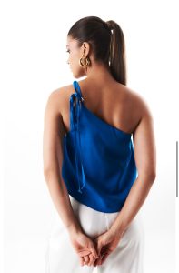 Blusa un hombro lino azul OPEN