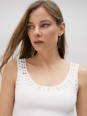 Top de punto con strass en cuello blanco LOLA CASADEMUNT