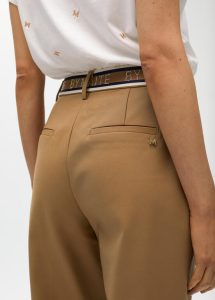 Pantalón chino con goma logotipada en strass  LOLA CASADEMUNT - Imagen 6
