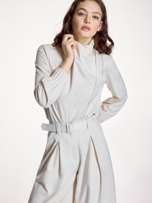 Blusa beige de cuello alto cruzado ALBA CONDE