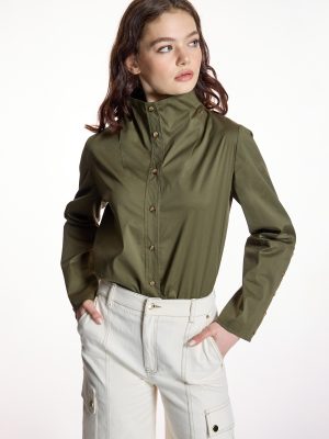 Camisa de cuello alto caqui ALBA CONDE