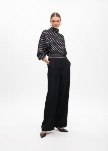 Blusa cuello perkins topos LOLA CASADEMUNT
