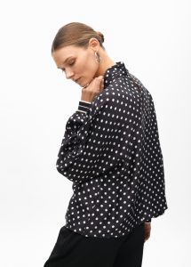 Blusa cuello perkins topos LOLA CASADEMUNT