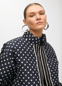 Anorak corto acolchado topos LOLA CASADEMUNT