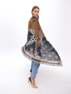 Foular estampado topos con tigre LOLA CASADEMUNT
