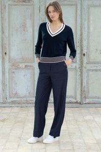 Jersey azul con escote pico y canalé a rayas HONGO
