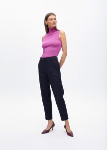 Pantalón chino con goma logotipada en strass LOLA CASADEMUNT