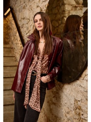 Chaqueta recta efecto charol LOLA CASADEMUNT