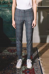 Pantalón recto de cuadros burdeos y marino HONGO