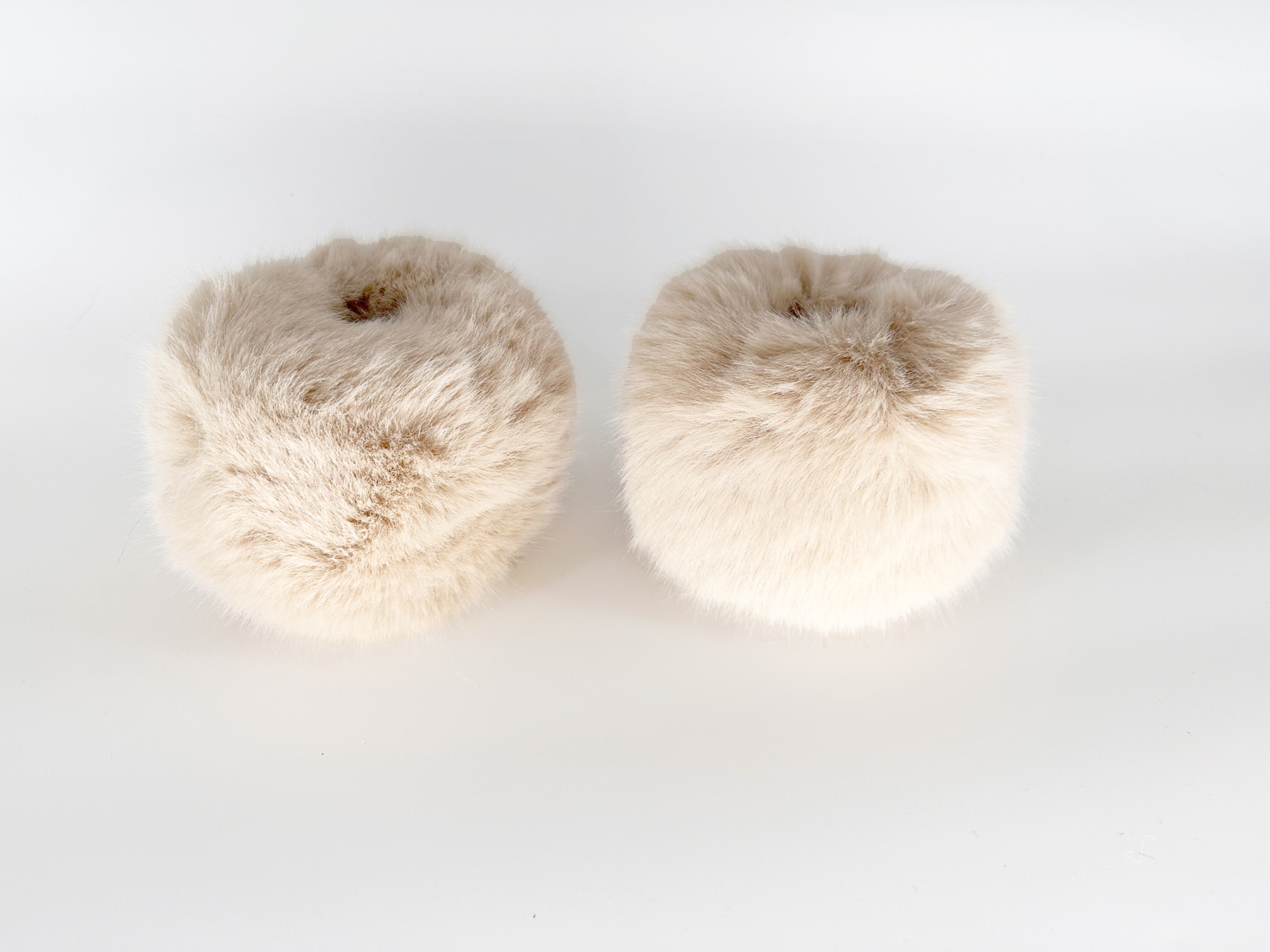 Puños Furry PISONERO