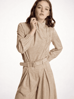 Blusa beige de cuello alto cruzado ALBA CONDE