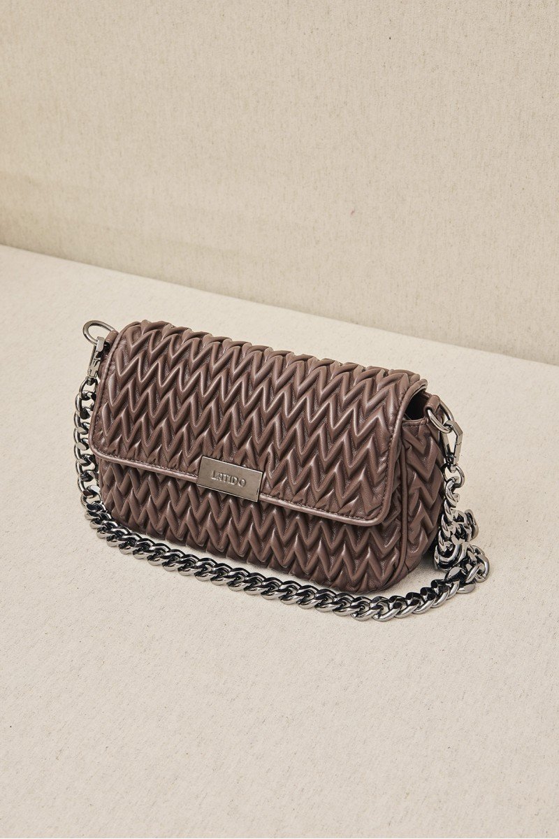 Bolso plisado con solapa LATIDO