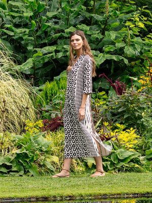 Vestido largo estampado geométrico en blanco y negro HONGO