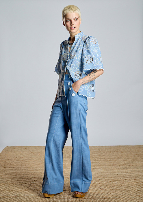 Denim recto con detalle botones