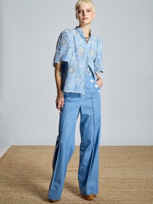 Denim recto con detalle botones