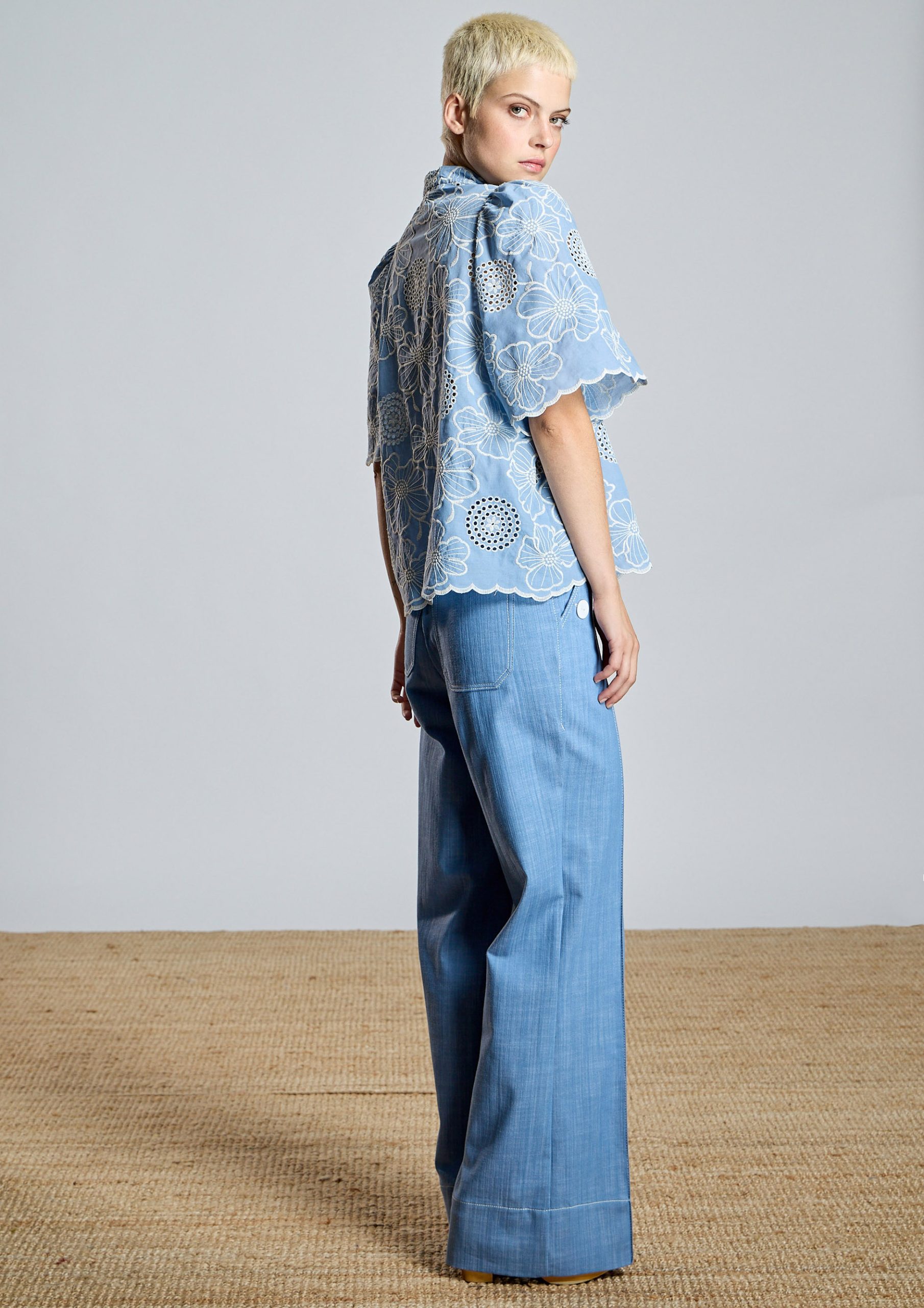 Denim recto con detalle botones