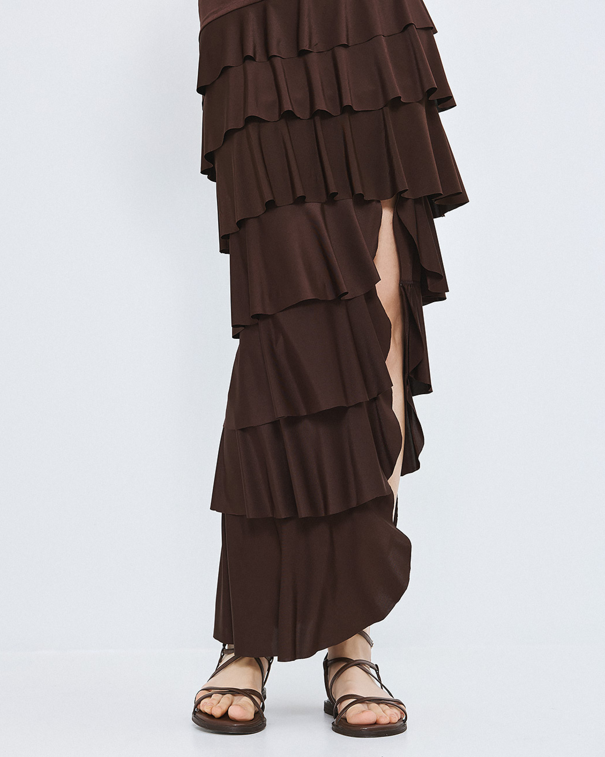 Vestido largo sin tirantes con detalle de volantes ACCES