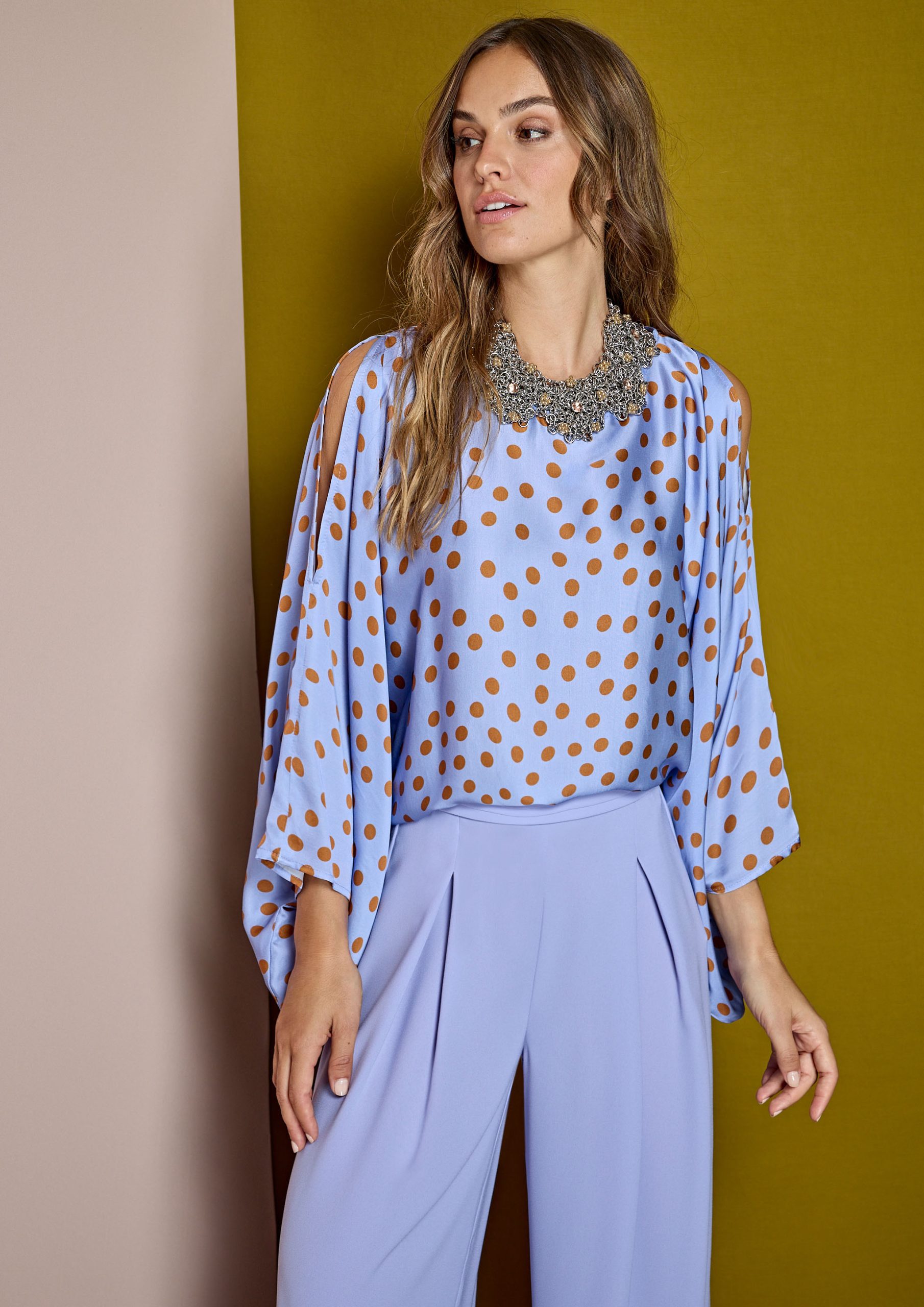 Blusa satinada estampado lunares ALBA CONDE