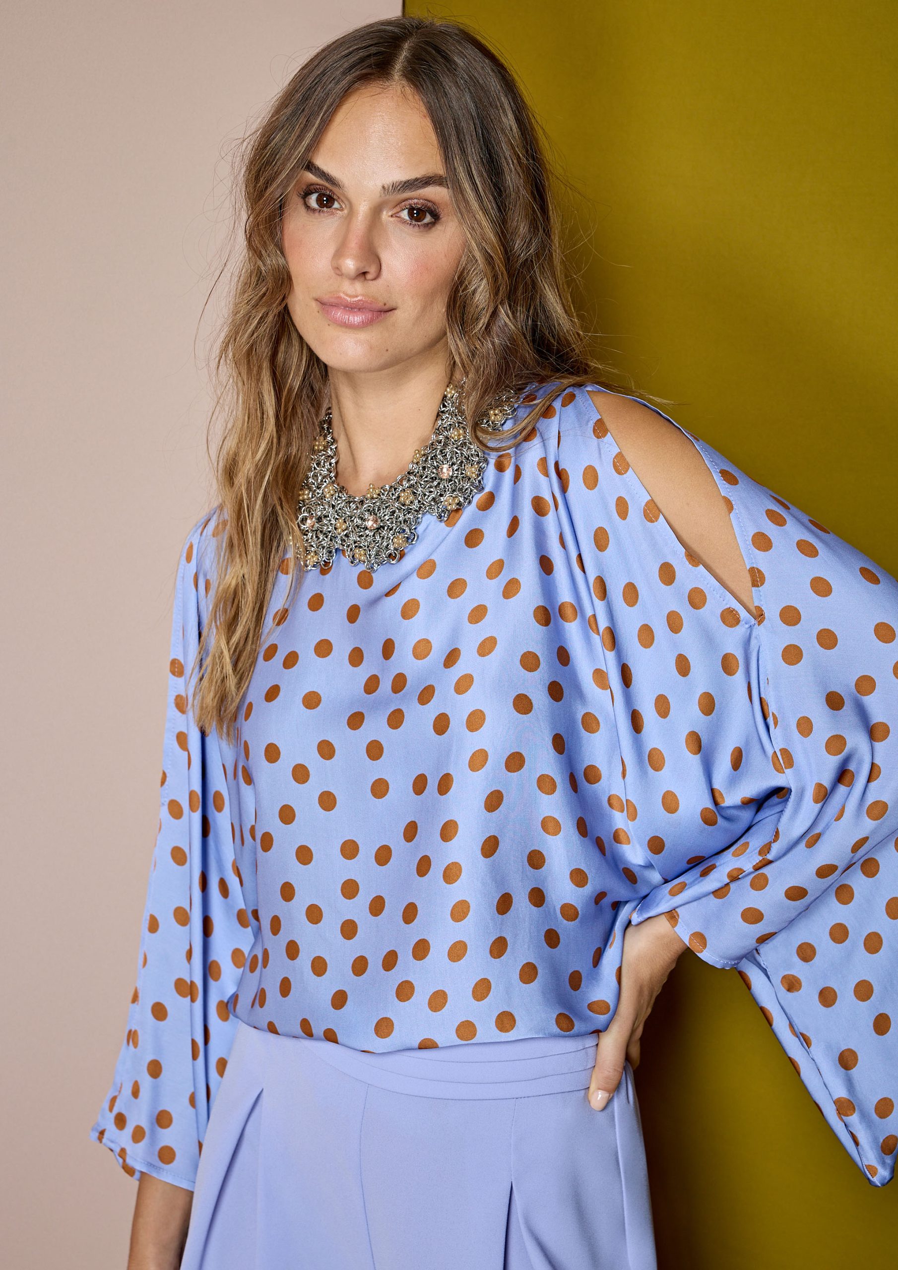 Blusa satinada estampado lunares ALBA CONDE