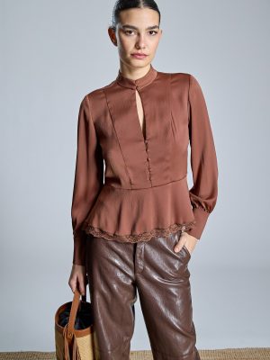 Blusa marrón satinada con lazada ALBA CONDE