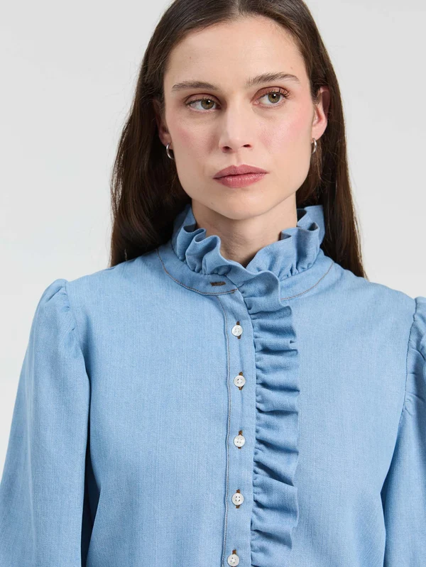 Camisa azul denim volantes frontales VILAGALLO