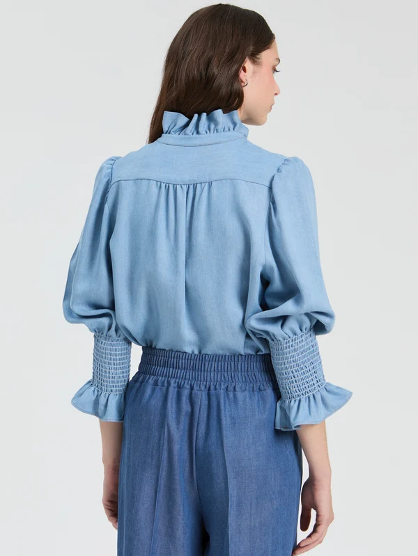 Camisa azul denim volantes frontales VILAGALLO