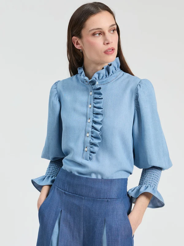 Camisa azul denim volantes frontales VILAGALLO