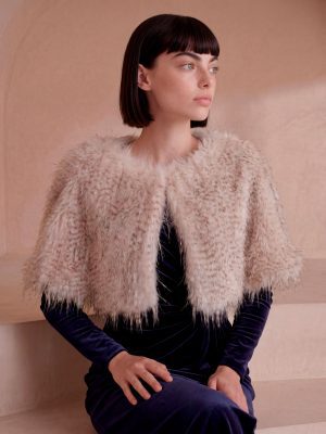 Capa plumas cruda CARLA RUIZ
