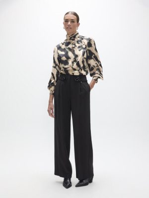 Pantalón palazzo con detalle flor LOLA CASADEMUNT