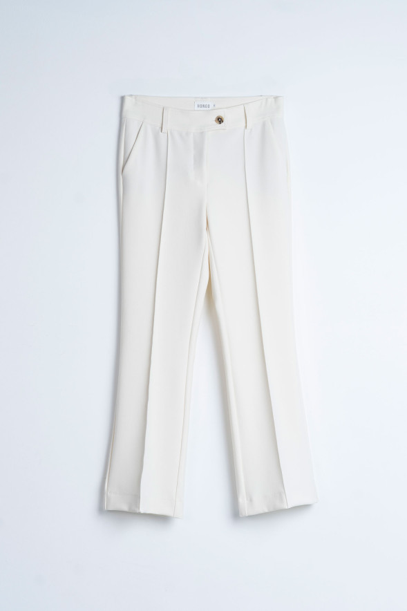 Pantalón recto con nervio y bajo ligeramente acampanado HONGO