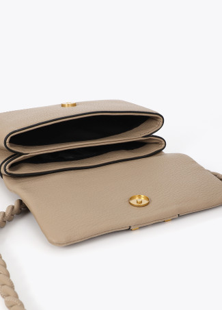 Bandolera con solapa asa larga trenzada beige LOLA CASADEMUNT