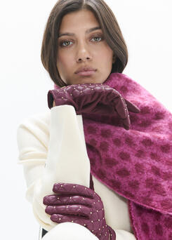 Guantes efecto piel acolchada con mini tachas burdeos LOLA CASADEMUN