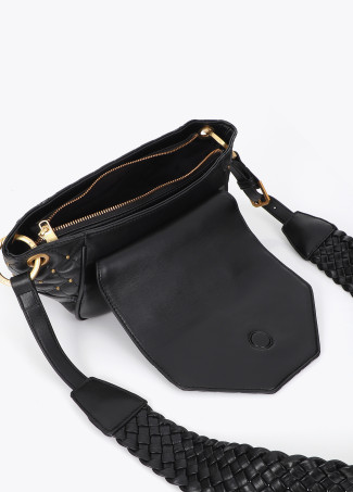 Riñonera acolchada con solapa y mini tachas LOLA CASADEMUNT
