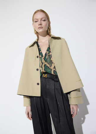 Trench corto bicolor con tachas LOLA CASADEMUNT