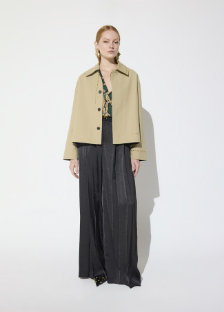 Trench corto bicolor con tachas LOLA CASADEMUNT