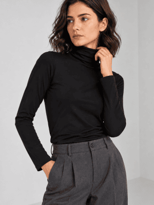 Camiseta cuello cisne negro WNT Collection